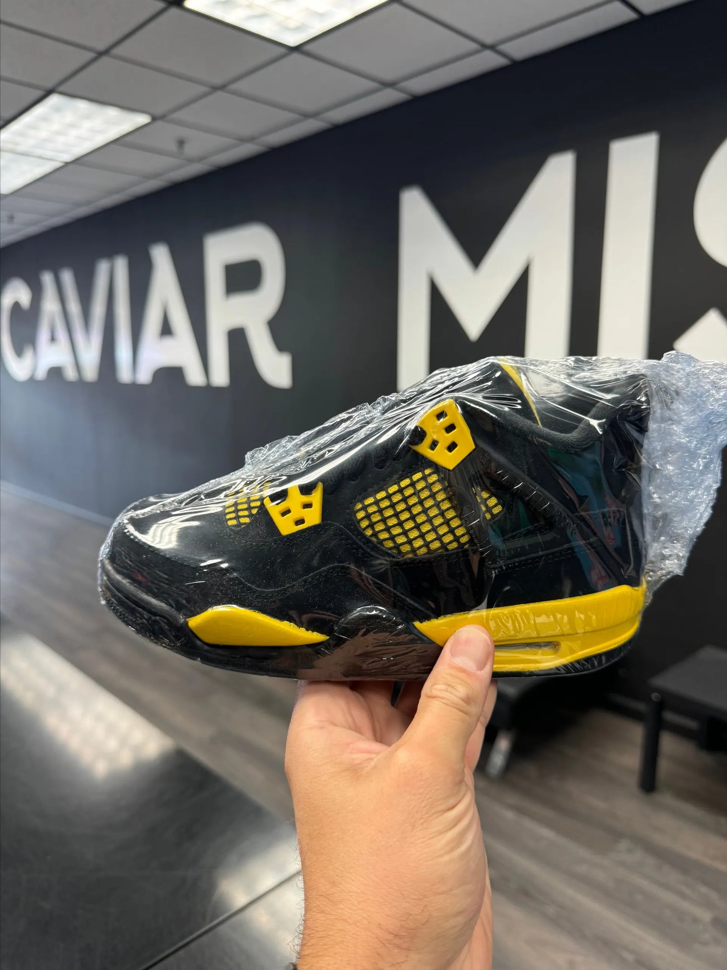 Nike Jordan 4 Yellow Thunder | Size 3.5Y