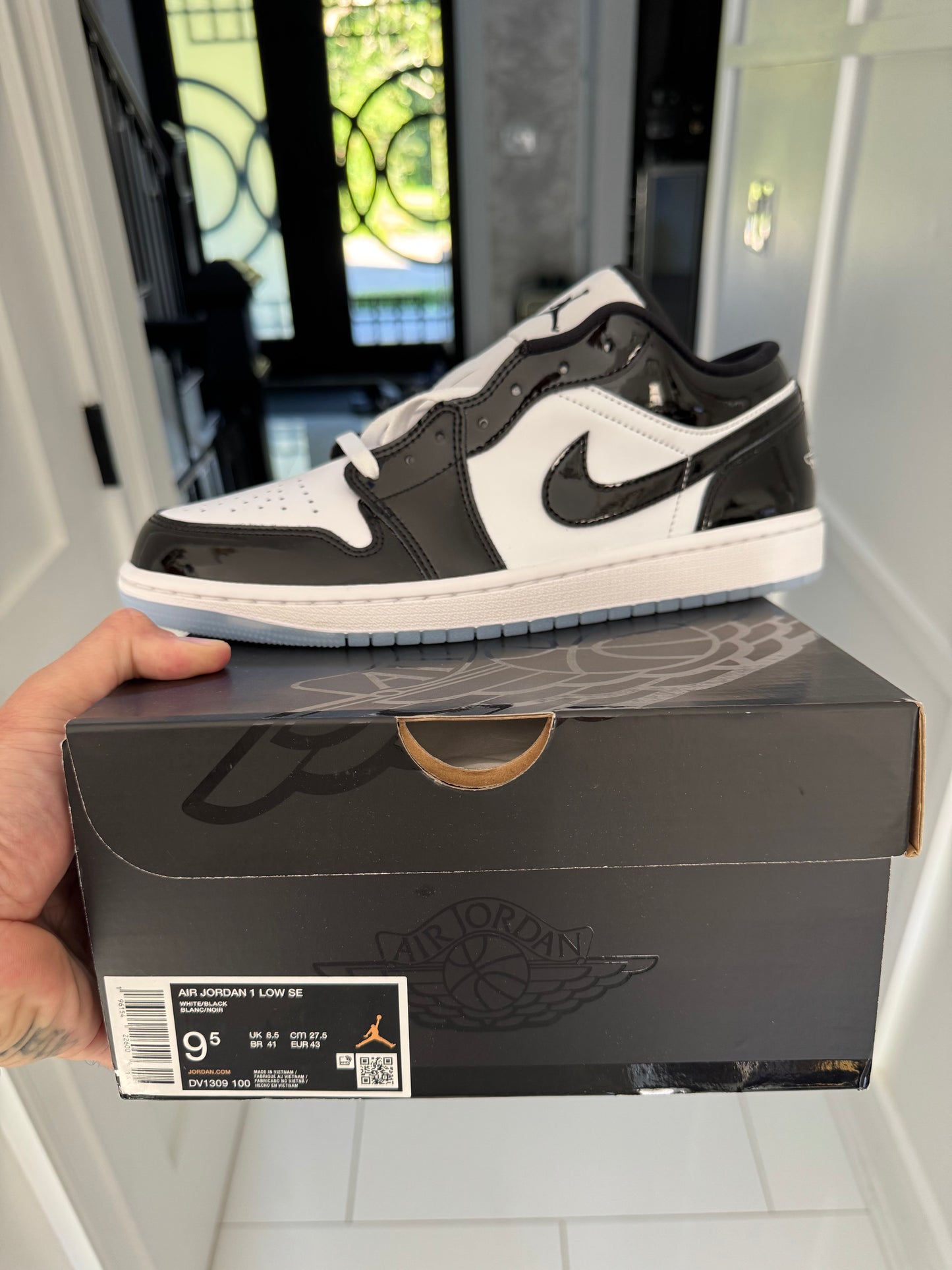 Air Jordan 1 Low SE Size 9.5 Men