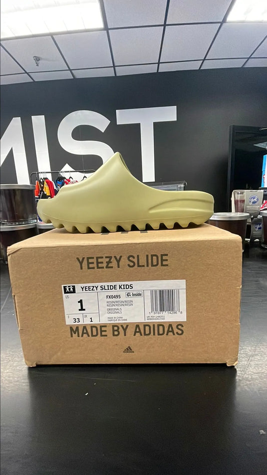 Yeezy Slide - Resin | Size 1Y