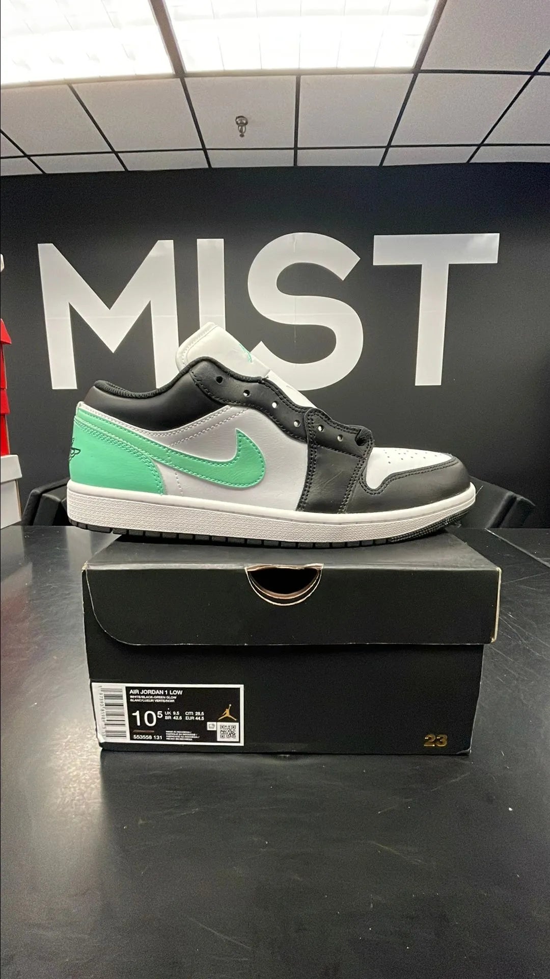 Jordan 1 Low - Green Glow | Size 10.5M