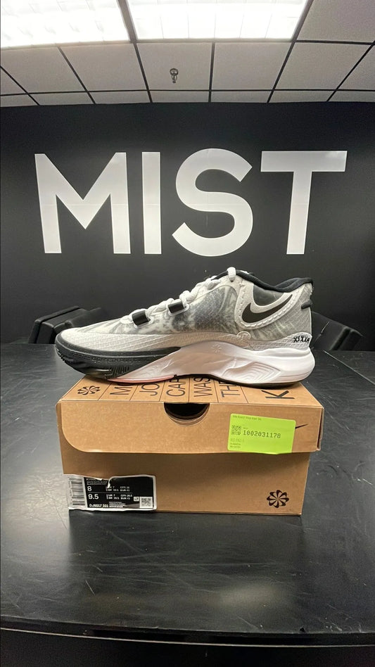 Kyrie 8 - White Black | Size 8M