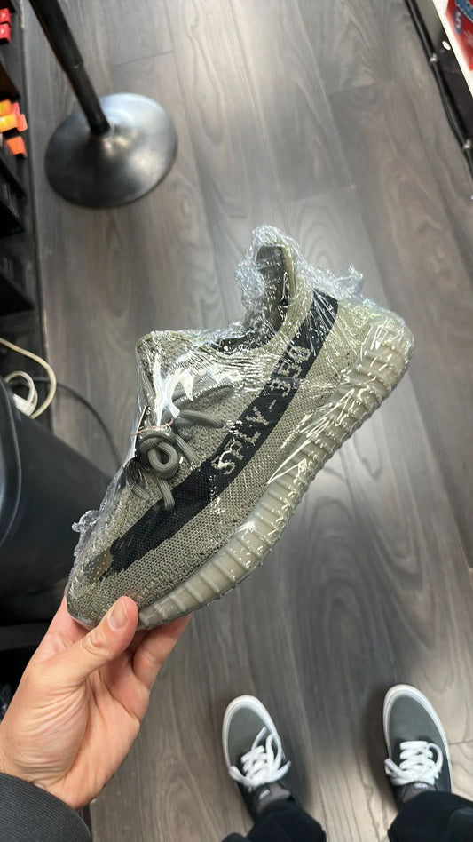 Yeezy “Granite” Size 8